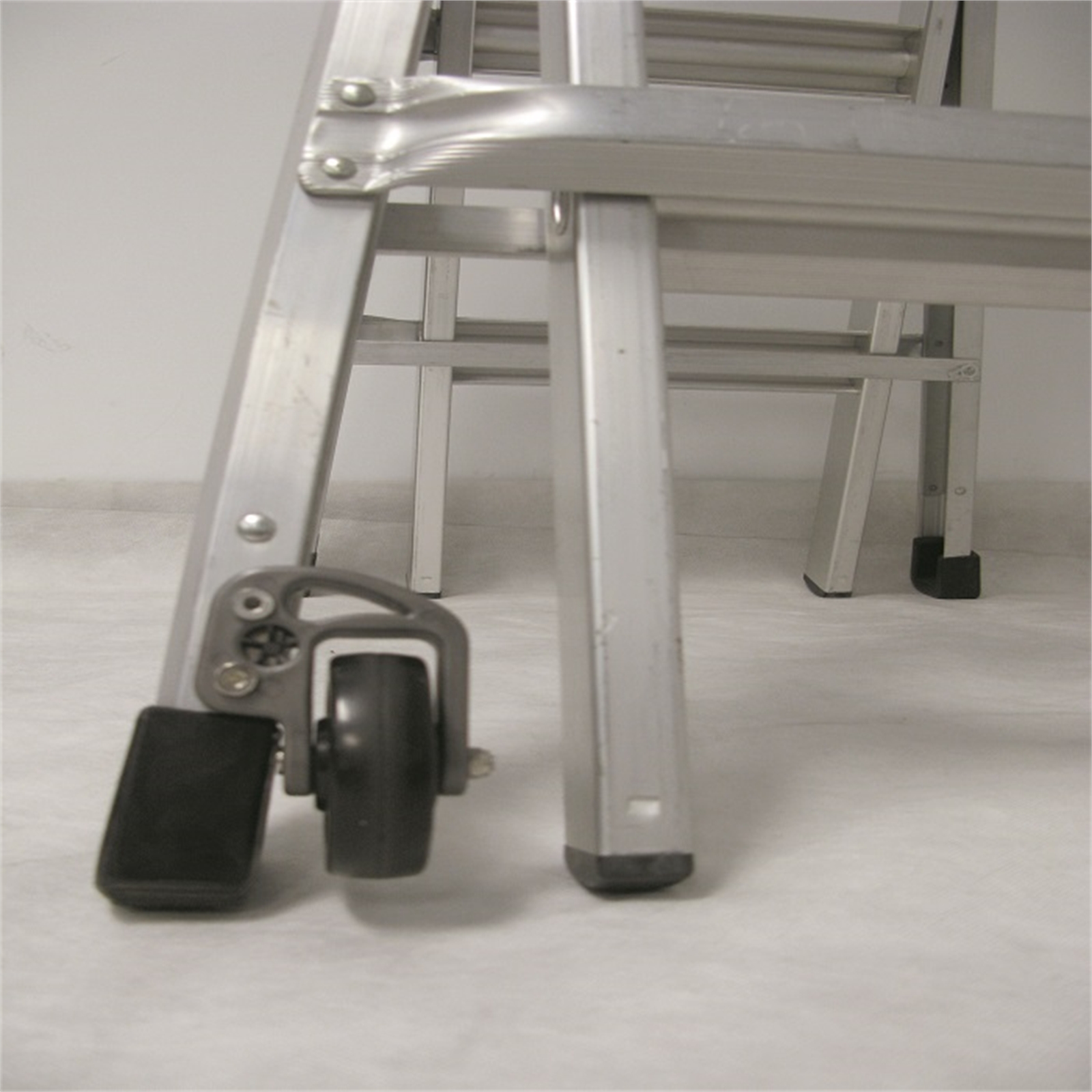 Rhino 120kg Aluminium Mighty 19 MultiPurpose Ladder Bunnings Warehouse